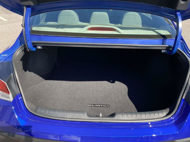 Used 2024 Hyundai Elantra SEL FWD image 9