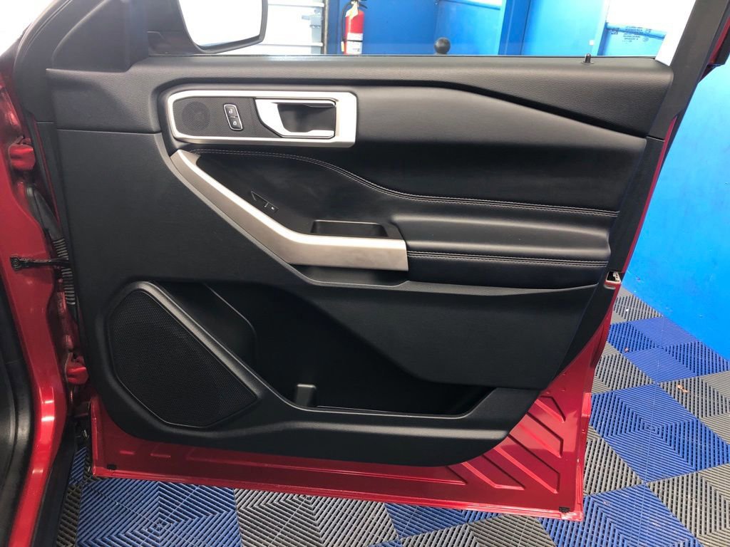 Certified 2022 Ford Explorer XLT w/ Equipment Group 202A image 26