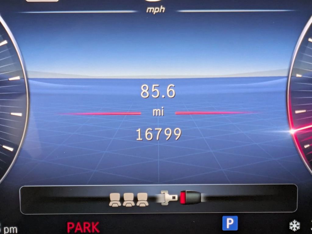 Used 2023 Mercedes-Benz GLC 300 GLC 300 image 26