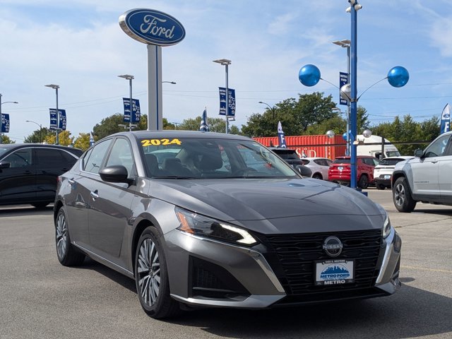 Used 2024 Nissan Altima 2.5 SV FWD image 2