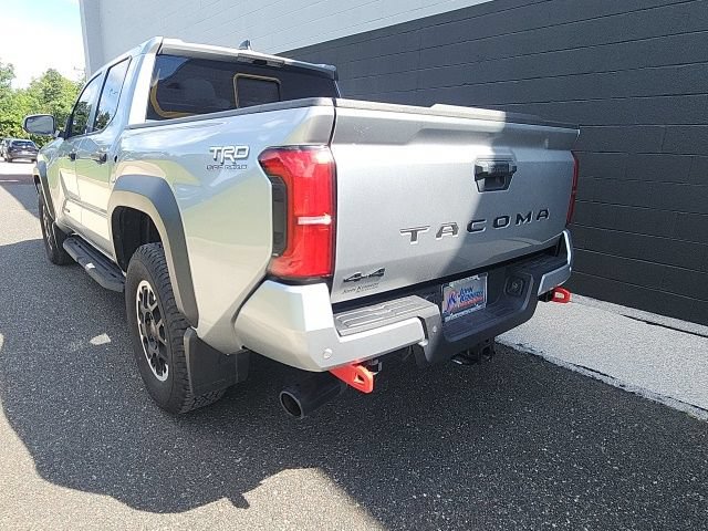 Used 2024 Toyota Tacoma TRD Off-Road w/ TRD Off Road Upgrade Package AWD/4WD image 4