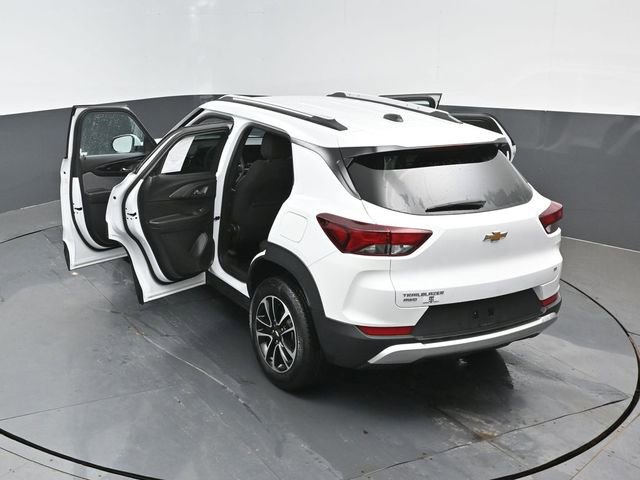 Used 2025 Chevrolet TrailBlazer LT AWD/4WD image 23