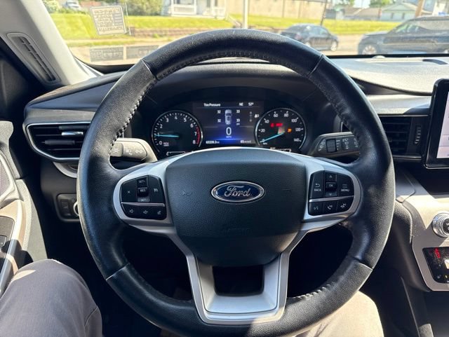 Certified 2023 Ford Explorer XLT w/ Equipment Group 202A AWD/4WD image 17