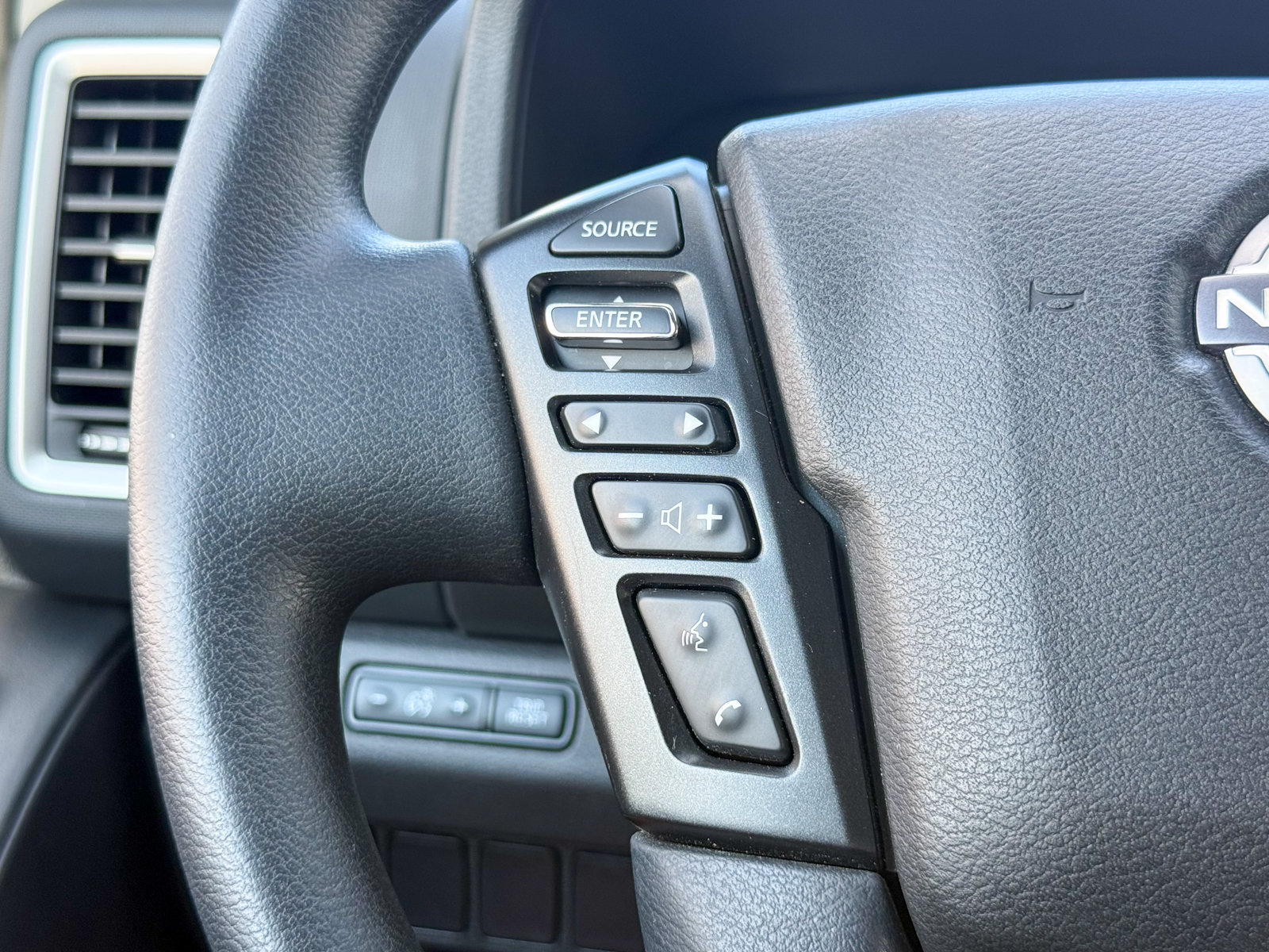 Used 2024 Nissan Frontier SV w/ Technology Package AWD/4WD image 35