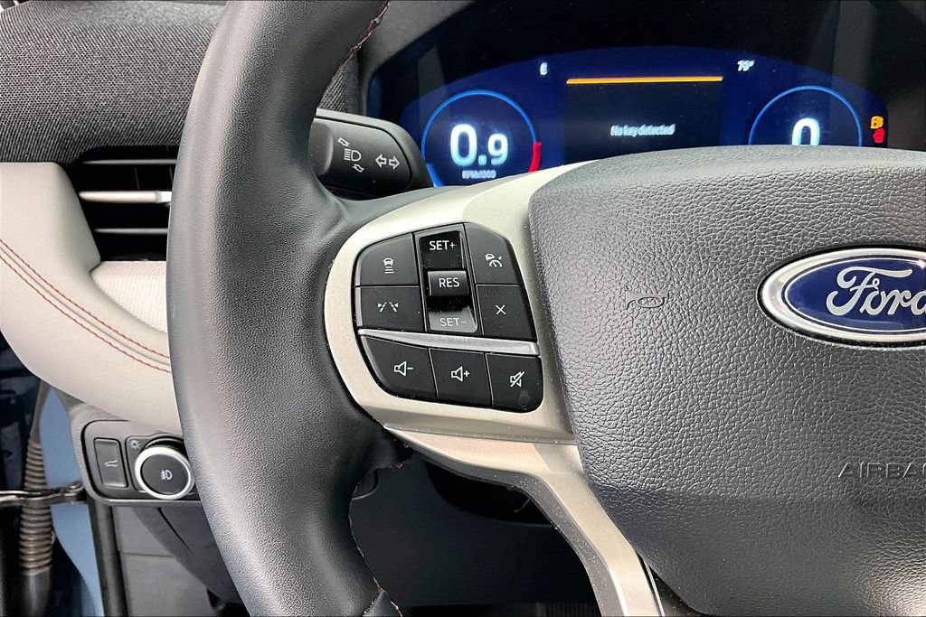 Certified 2025 Ford Explorer Active w/ Active Comfort Package AWD/4WD image 18