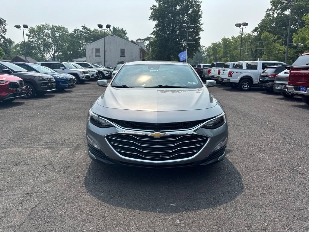 Used 2024 Chevrolet Malibu LT FWD image 2