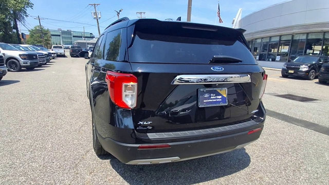 Certified 2022 Ford Explorer XLT w/ Equipment Group 202A image 7