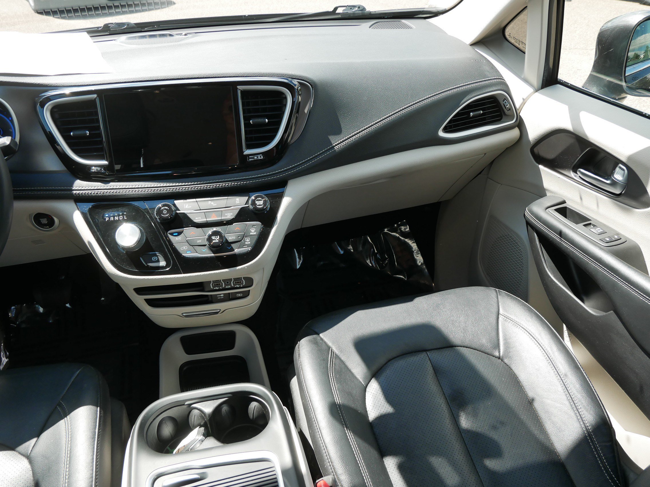 Used 2022 Chrysler Pacifica Touring-L FWD image 11