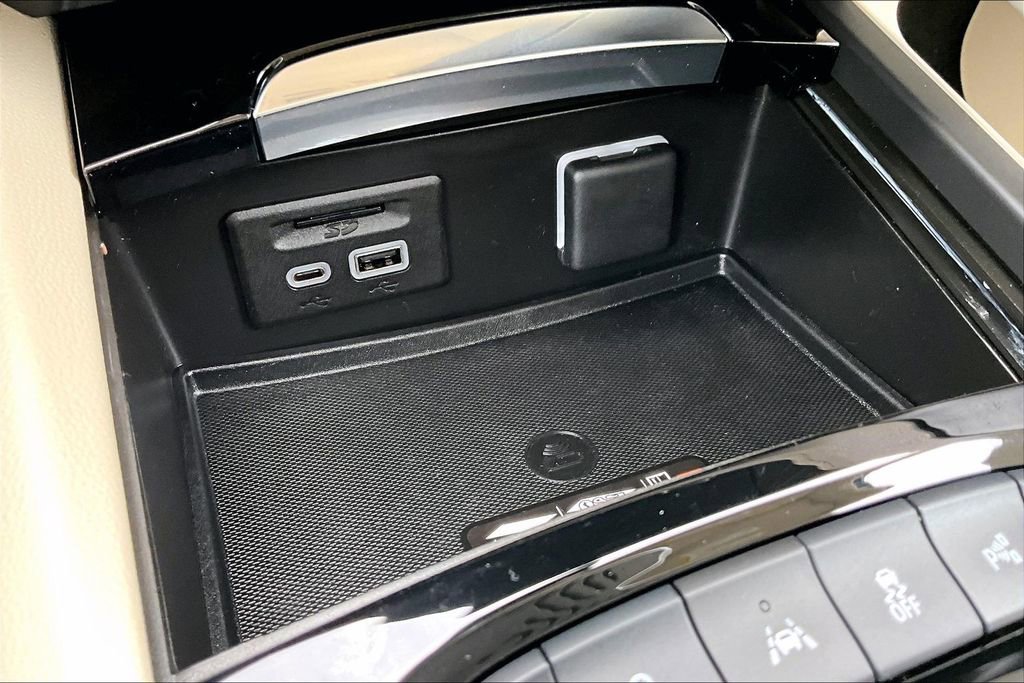 Used 2023 Buick Envision Avenir AWD/4WD image 32