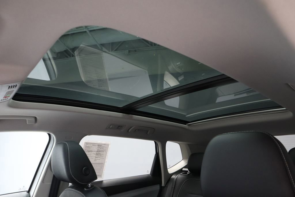 Used 2023 Volkswagen Taos SE w/ Panoramic Sunroof Package AWD/4WD image 36