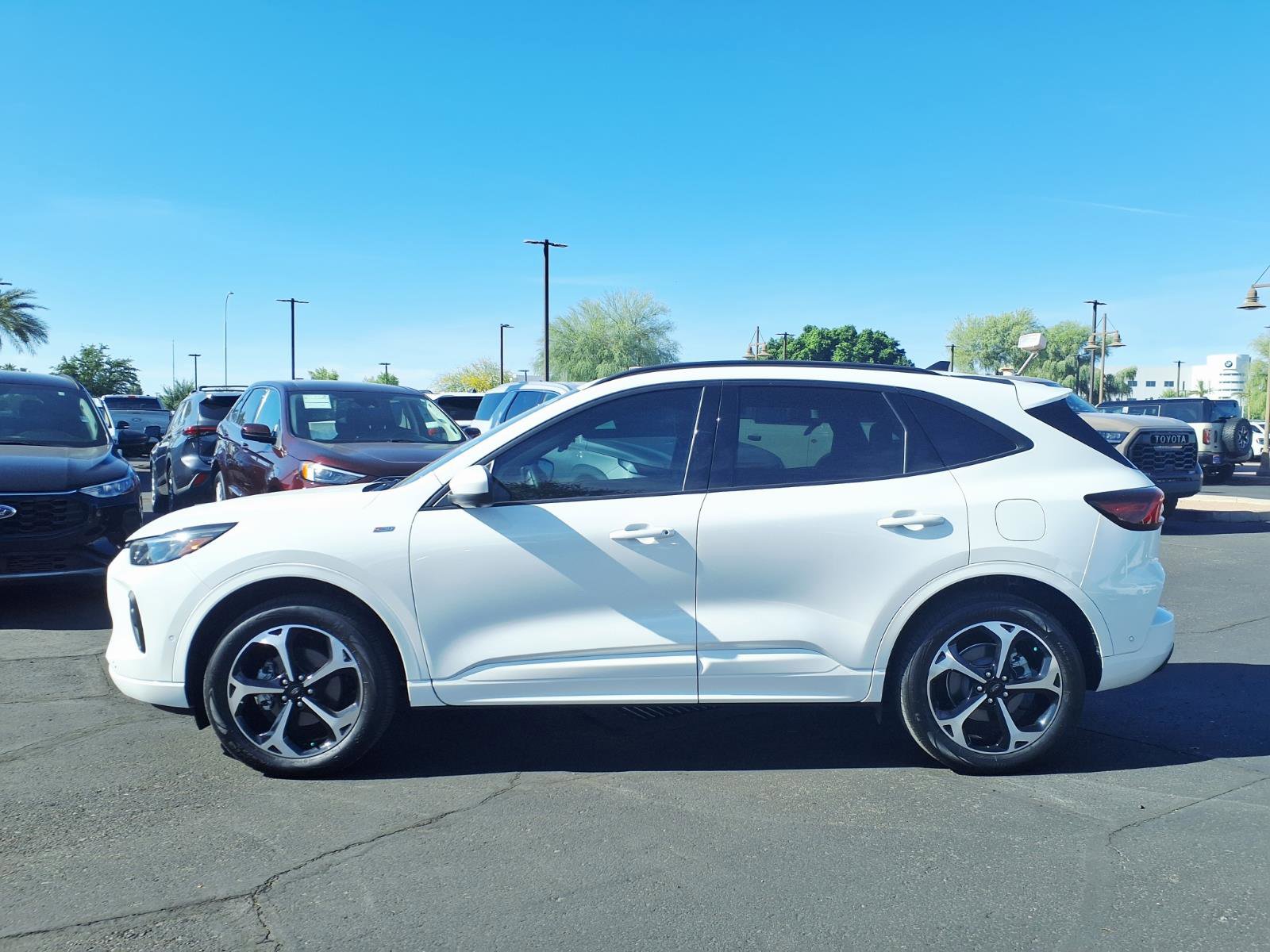 Certified 2024 Ford Escape ST-Line Elite w/ Premium Technology Package image 3