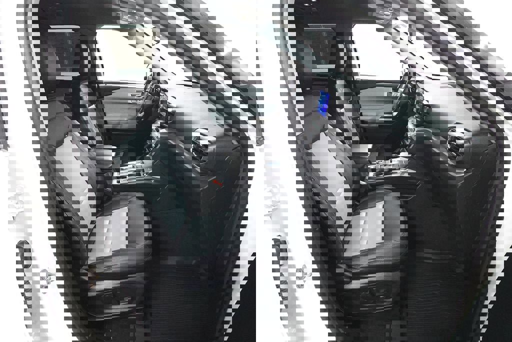 Certified 2024 Ford Explorer XLT w/ Equipment Group 202A AWD/4WD image 32