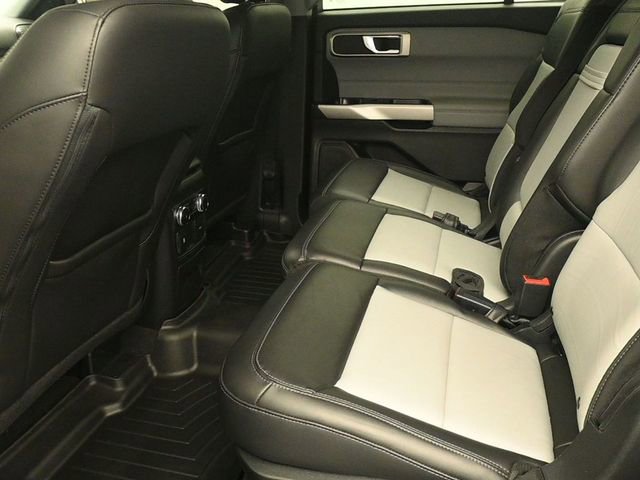 Certified 2022 Ford Explorer XLT w/ Equipment Group 202A AWD/4WD image 10
