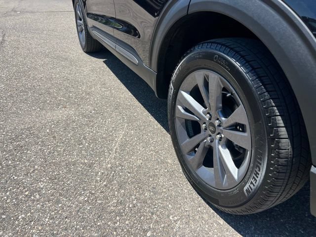 Certified 2024 Ford Explorer XLT w/ Equipment Group 202A AWD/4WD image 28