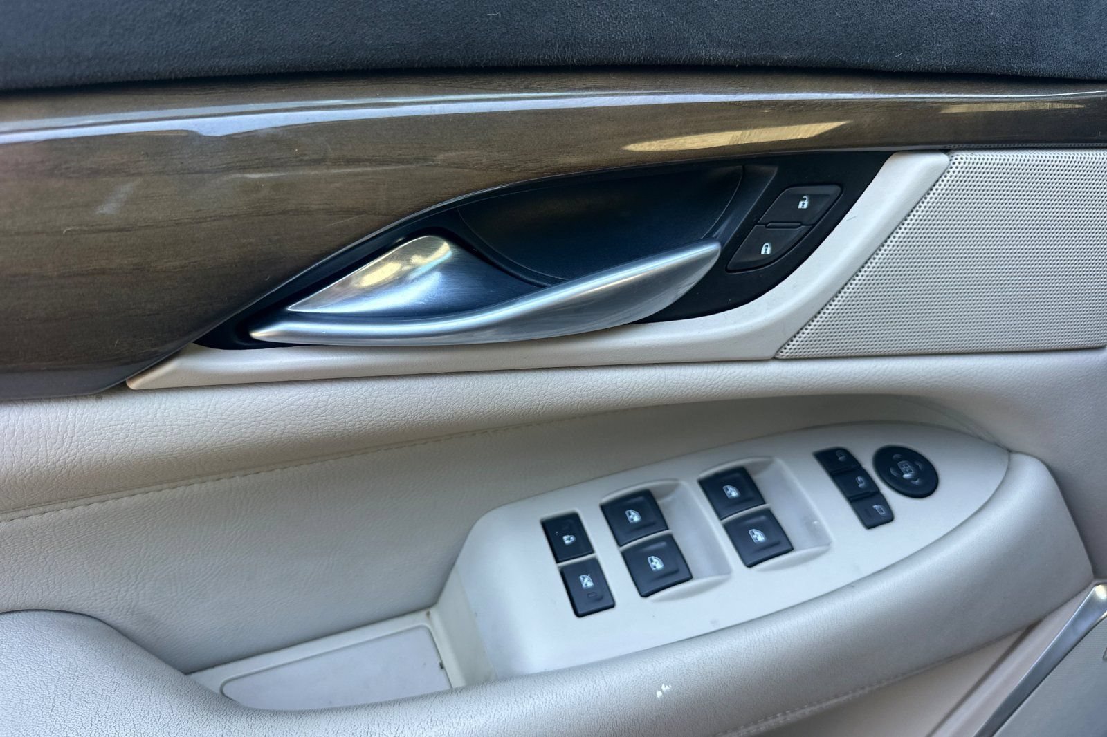 Used 2019 Cadillac Escalade Luxury RWD image 11