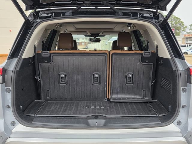 Used 2022 Nissan Pathfinder Platinum w/ Lighting Package (N92) image 30