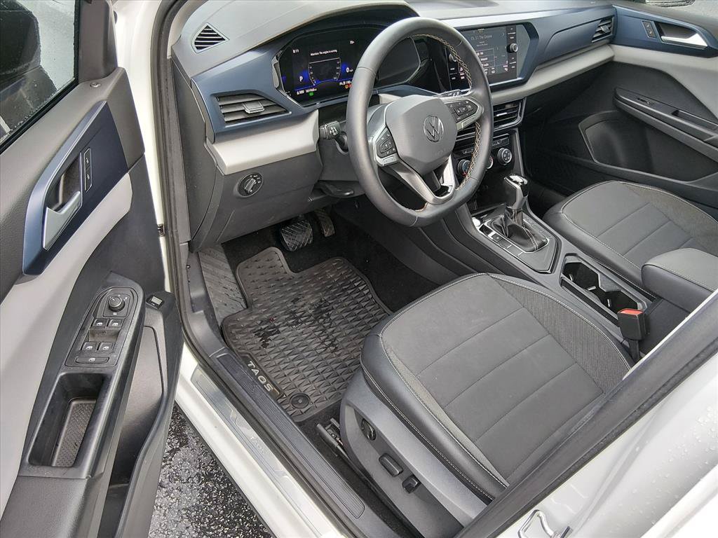 Used 2023 Volkswagen Taos SE w/ Panoramic Sunroof Package FWD image 10