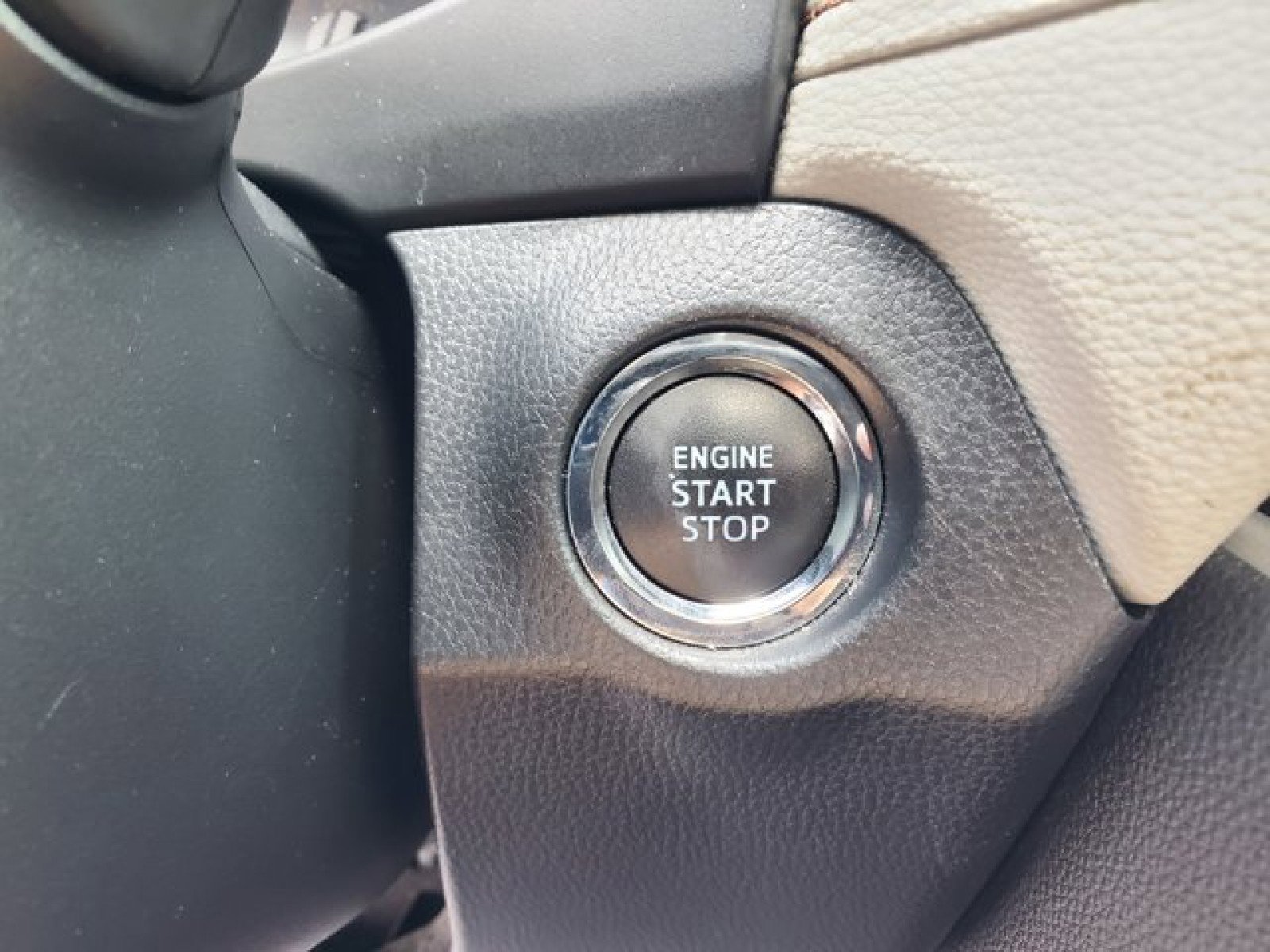 Used 2021 Toyota RAV4 XLE Premium image 22