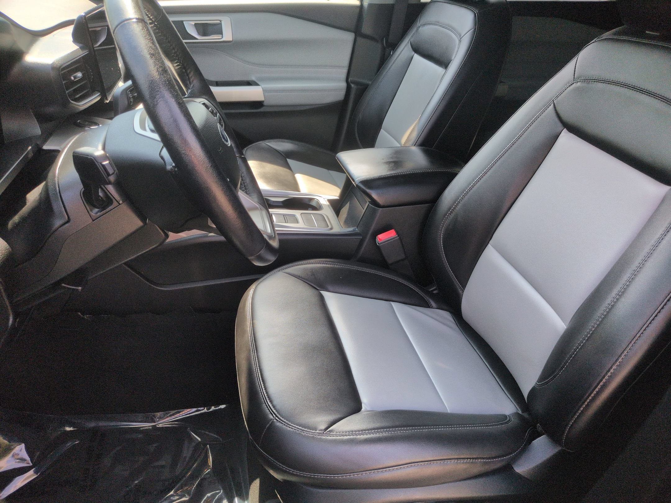 Certified 2022 Ford Explorer XLT w/ Equipment Group 202A RWD image 16