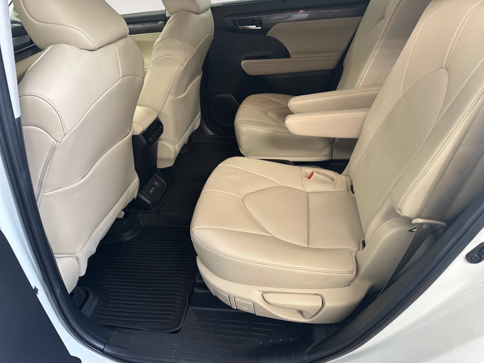 Used 2023 Toyota Highlander Limited AWD/4WD image 10