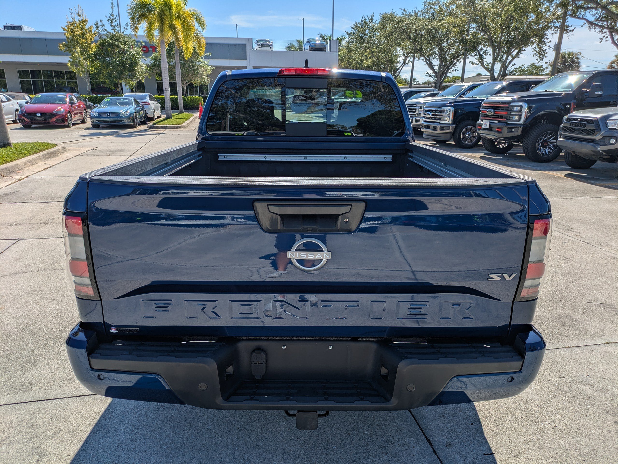 Used 2023 Nissan Frontier SV w/ SV Convenience Package RWD image 5