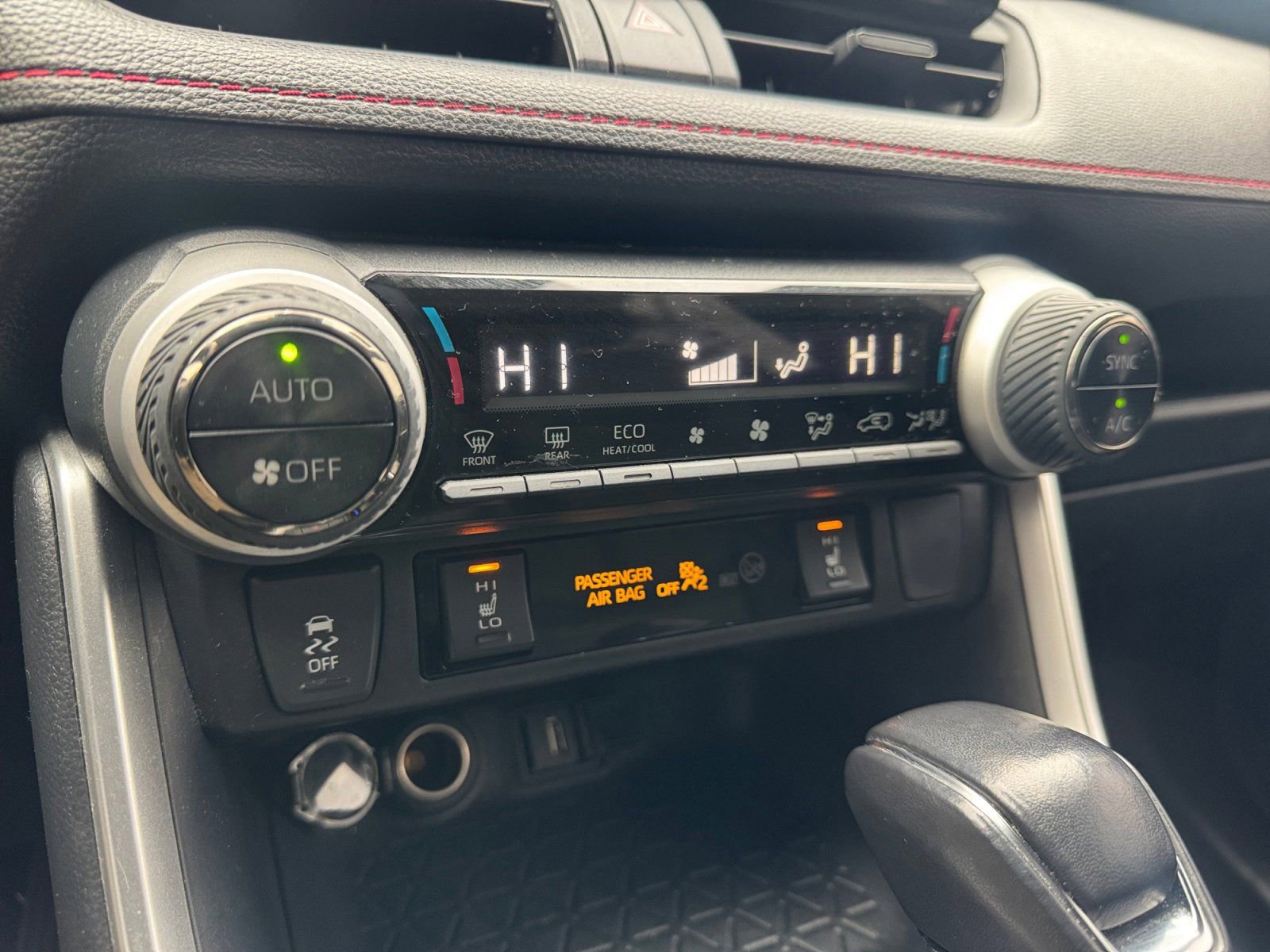 Used 2022 Toyota RAV4 SE image 24