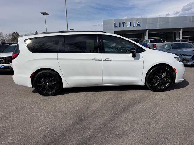 Used 2025 Chrysler Pacifica Limited image 6