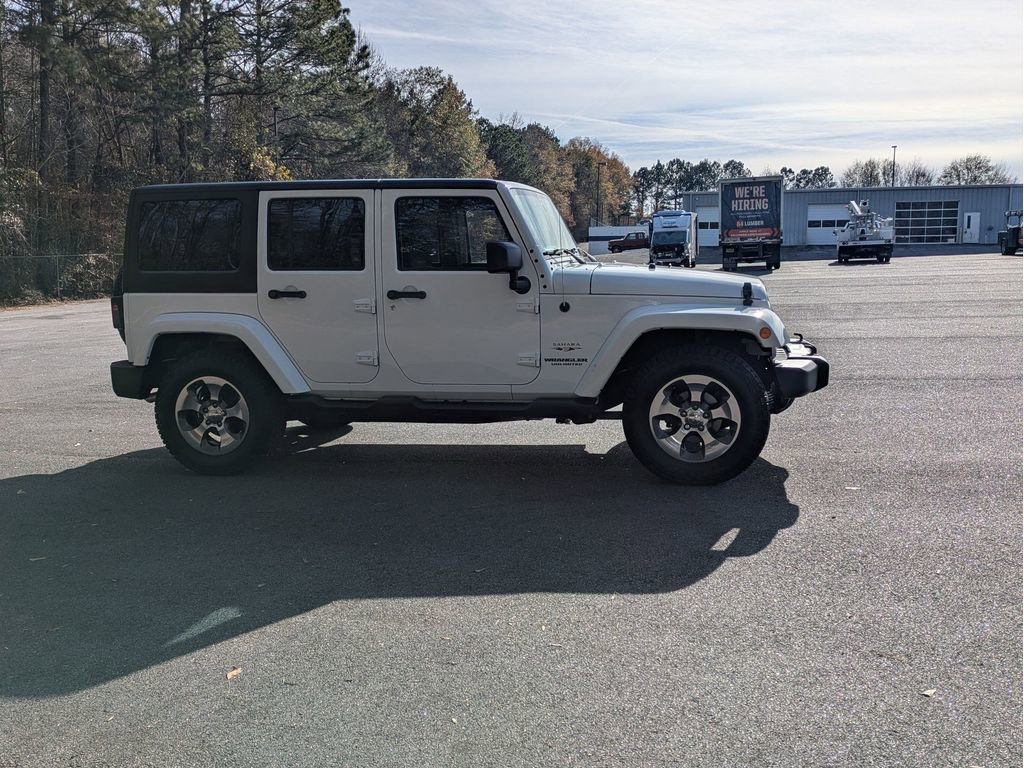 Used 2017 Jeep Wrangler Unlimited Sahara w/ Connectivity Group image 5