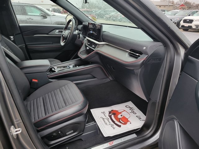 Certified 2025 Ford Explorer ST-Line AWD/4WD image 3