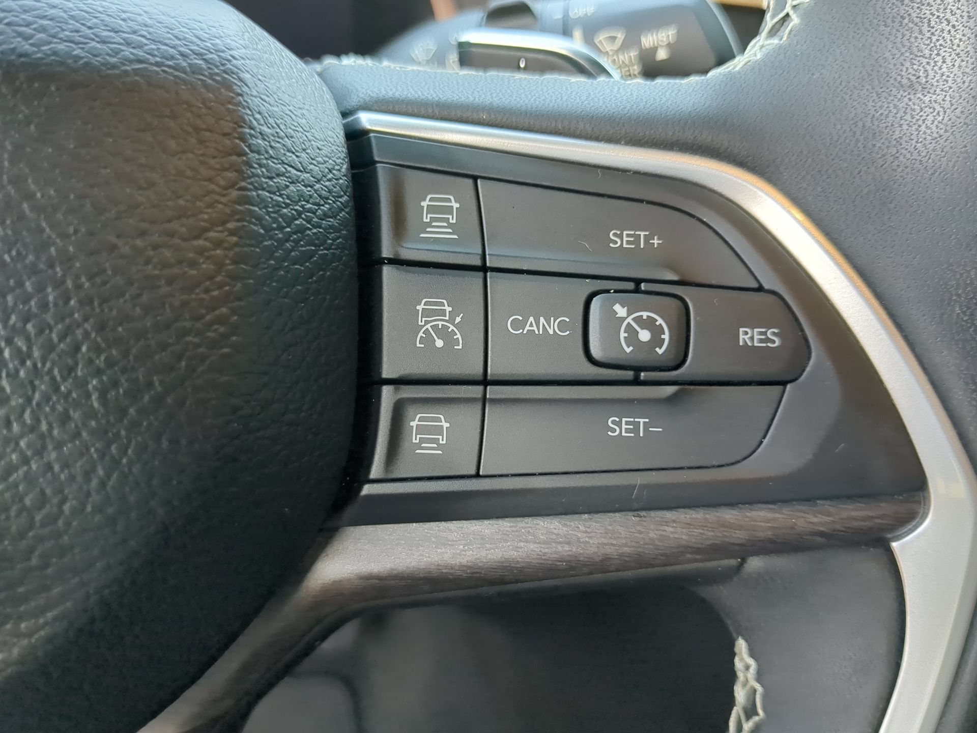 Used 2023 Jeep Grand Cherokee Limited w/ Luxury Tech Group II AWD/4WD image 68