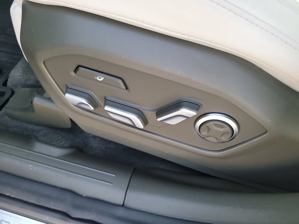 Used 2025 Hyundai Santa Fe Calligraphy FWD image 17