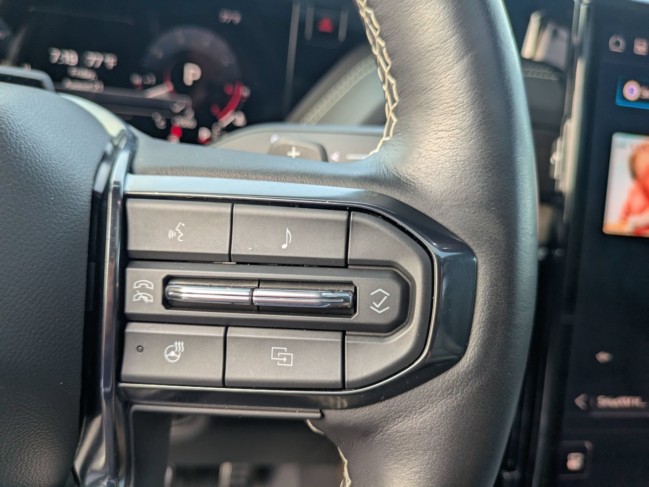 Used 2025 GMC Yukon Denali Ultimate AWD/4WD image 19