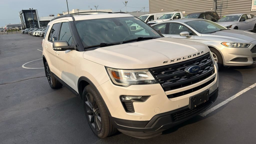 Certified 2018 Ford Explorer XLT w/ Equipment Group 202A AWD/4WD image 4