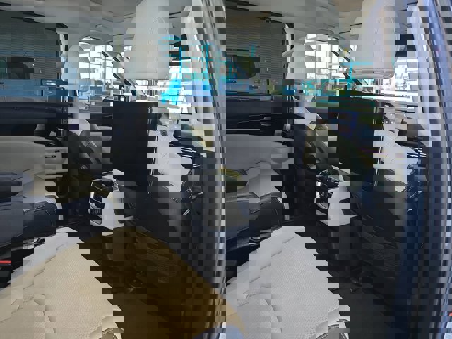 Used 2025 Kia Carnival SX Prestige image 9