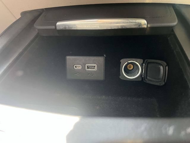 Used 2023 Cadillac XT4 Luxury w/ Cold Weather Package FWD image 34