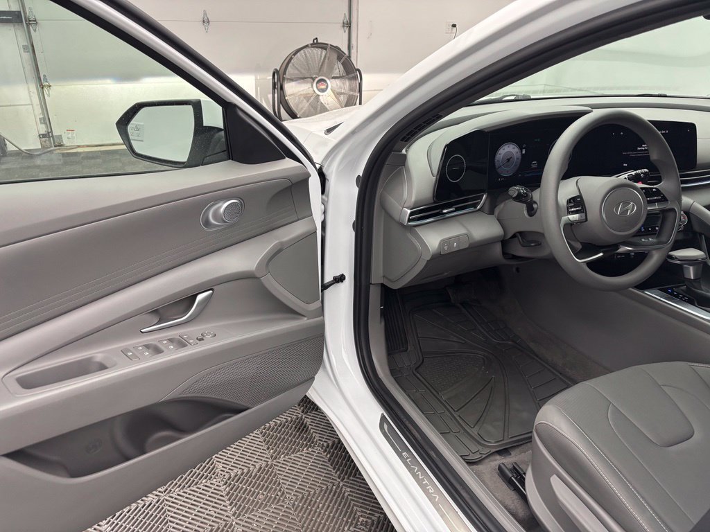 Used 2024 Hyundai Elantra SEL FWD image 17