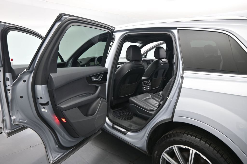 Used 2017 Audi Q7 3.0T Premium Plus w/ Premium Plus Package AWD/4WD image 19