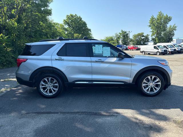Certified 2023 Ford Explorer XLT w/ Equipment Group 202A AWD/4WD image 3