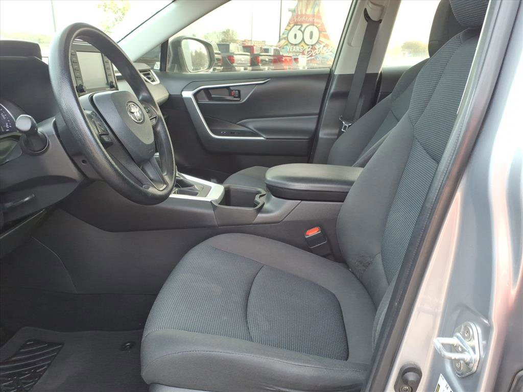 Used 2022 Toyota RAV4 LE image 10