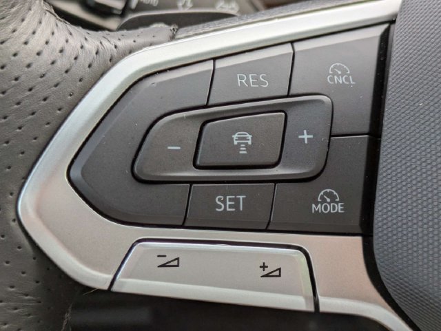Used 2026 Volkswagen Tiguan SEL R-Line AWD/4WD image 26