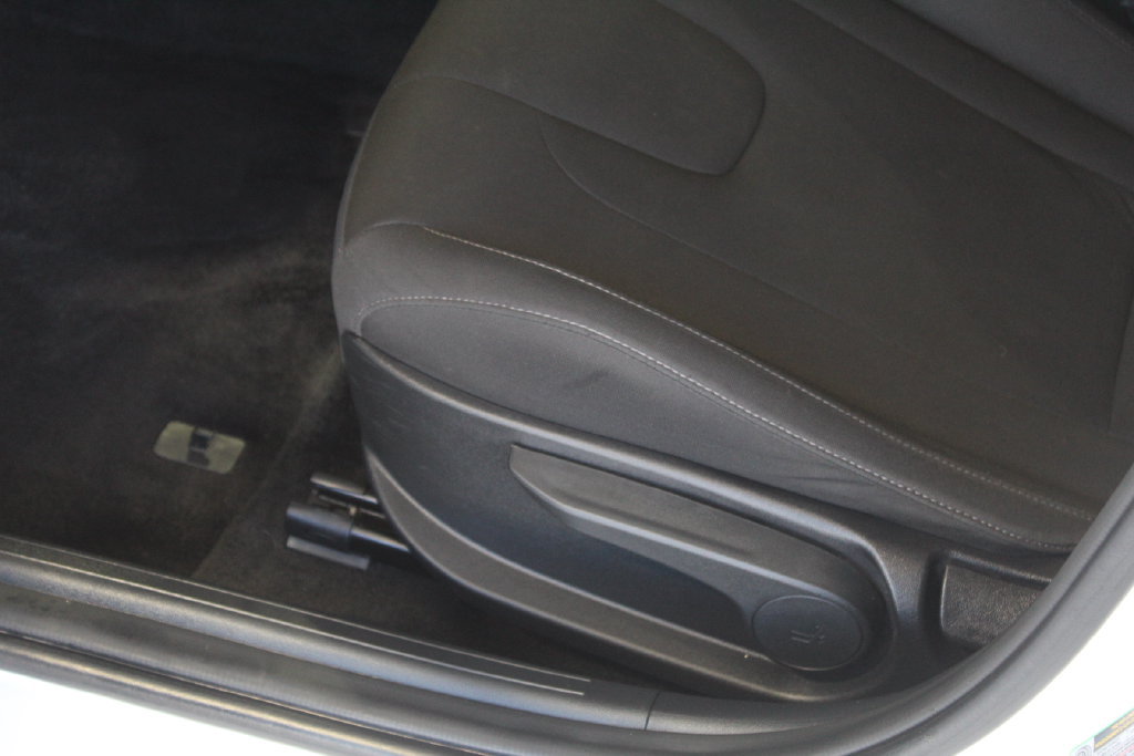 Used 2025 Hyundai Elantra SEL FWD image 14