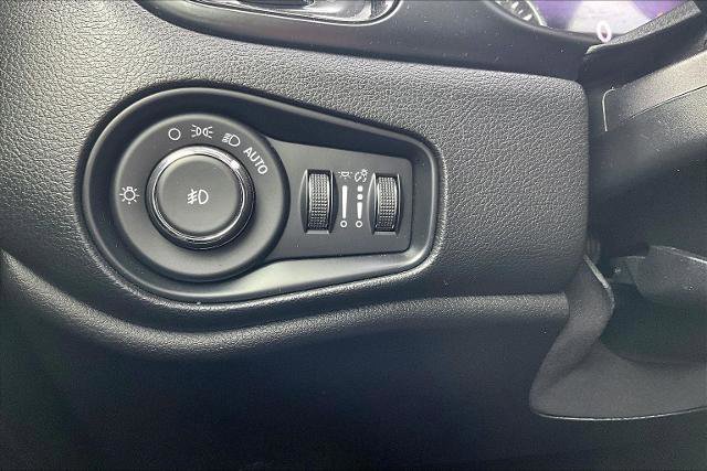 Used 2018 Jeep Renegade Altitude w/ UConnect 8.4 Nav Group image 31