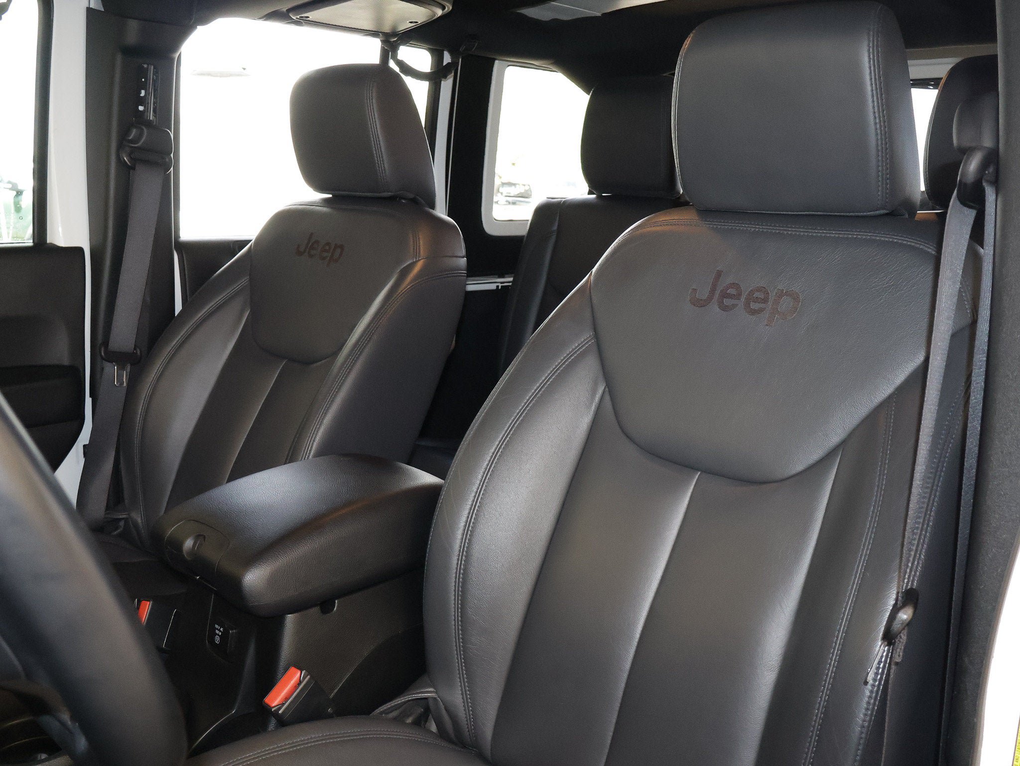 Used 2017 Jeep Wrangler Unlimited Rubicon w/ Connectivity Group AWD/4WD image 23
