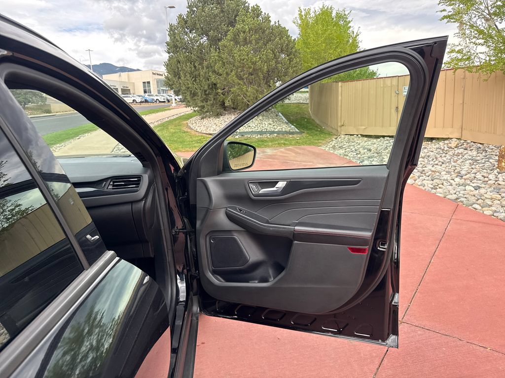 Certified 2024 Ford Escape ST-Line AWD/4WD image 30