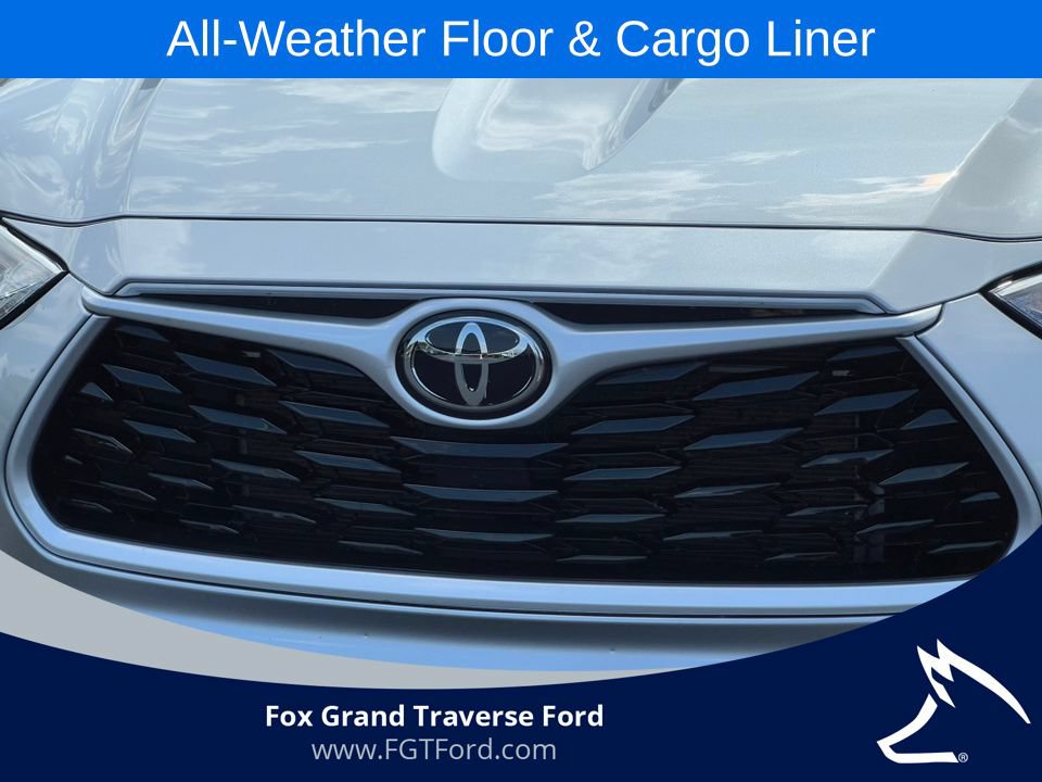 Used 2022 Toyota Highlander XLE AWD/4WD image 39