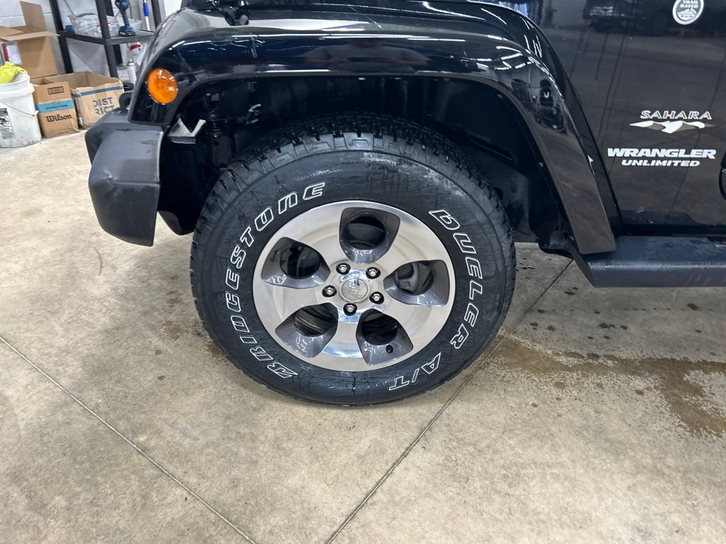 Used 2017 Jeep Wrangler Unlimited Sahara w/ Connectivity Group AWD/4WD image 25