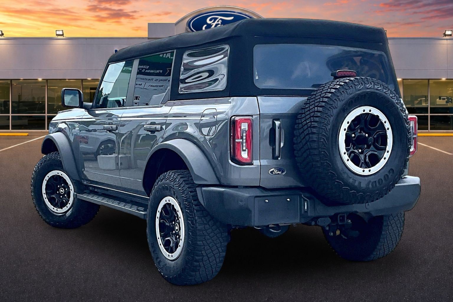 Certified 2023 Ford Bronco Outer Banks w/ Sasquatch Package AWD/4WD image 2