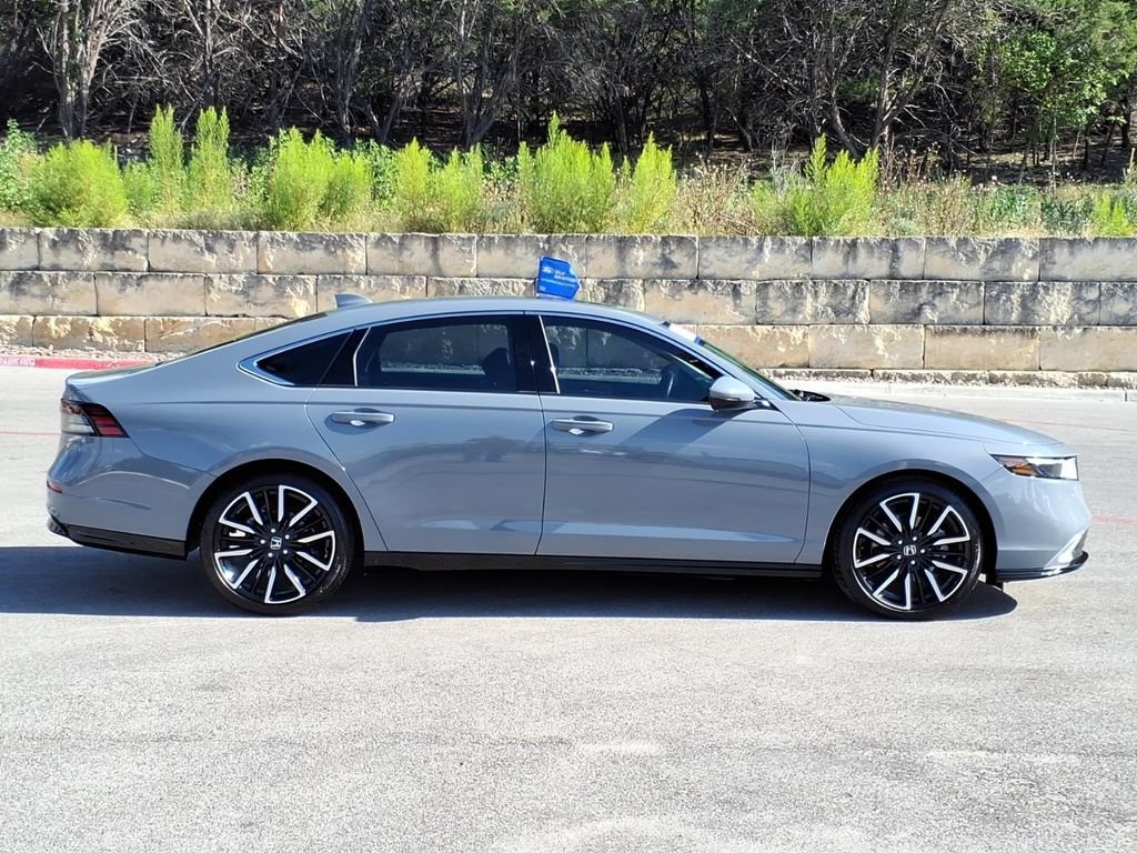 Used 2025 Honda Accord Touring image 2