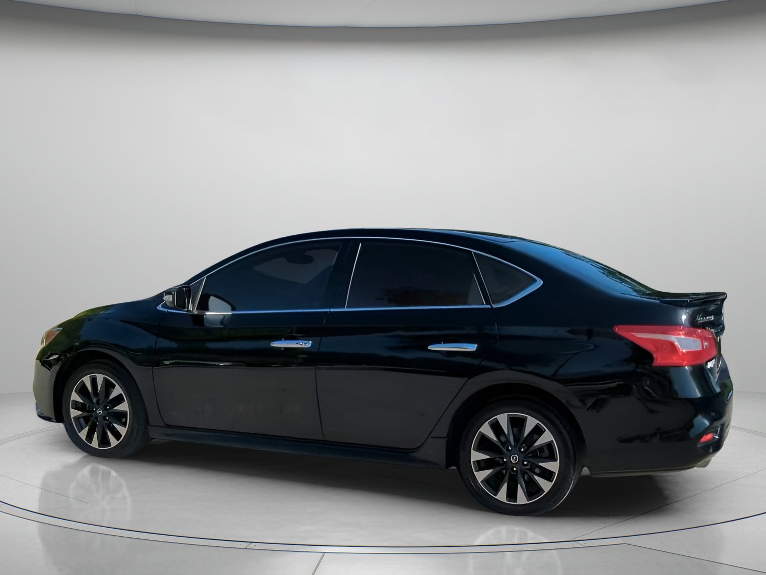 Used 2019 Nissan Sentra SR FWD image 18