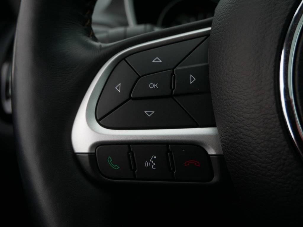 Used 2018 Jeep Compass Limited w/ Navigation Group AWD/4WD image 19